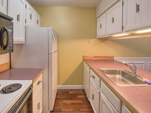 4th image of 1412 Westbury Dr