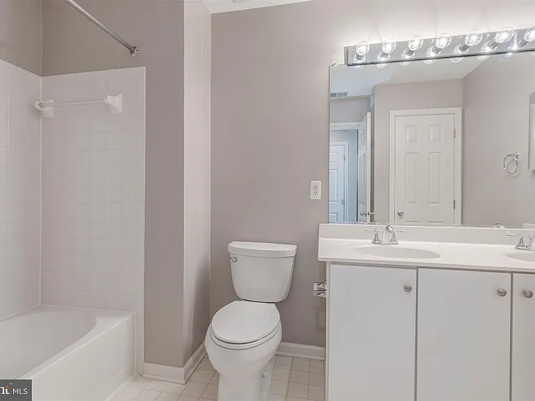 5140 Donovan Dr — Photo 23