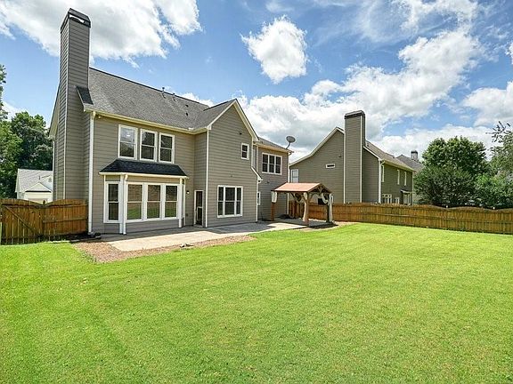 3rd image of 412 Middlebrooke St