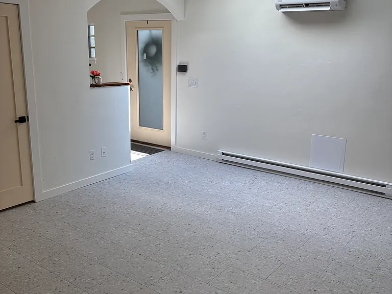216 Main St #B — Photo 3