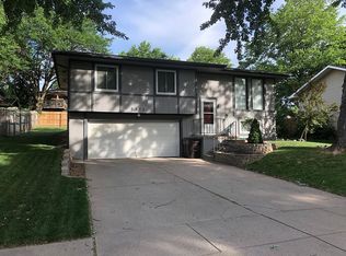 6133 NW 6th St, Lincoln, NE 68521
