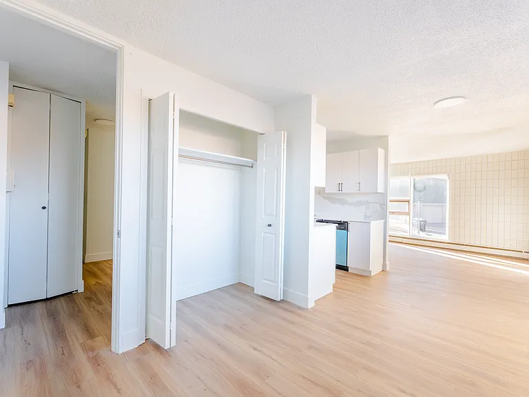 815 50th Ave SW — Photo 9