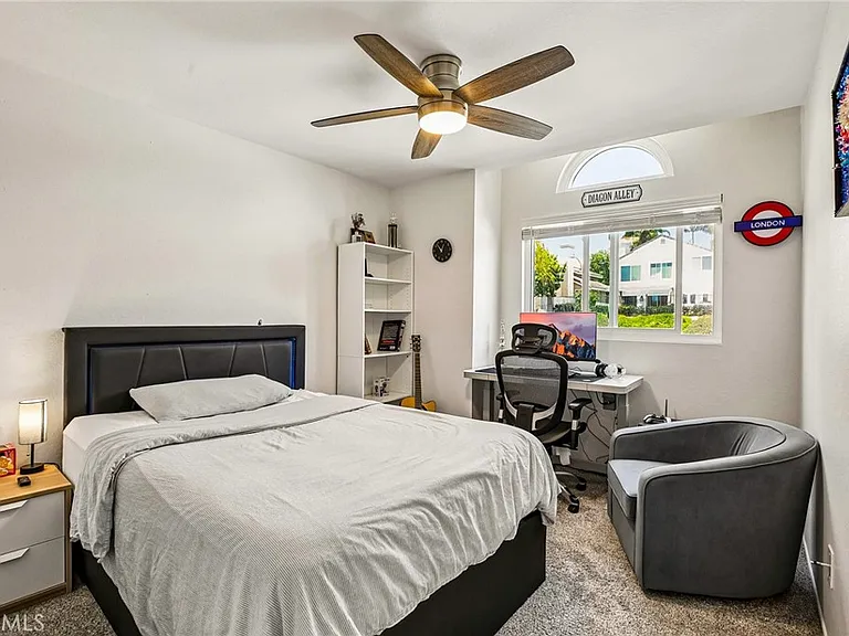 24882 Oxford Dr — Photo 15