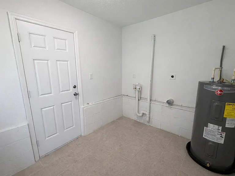 3512 Broadway Ave — Photo 8