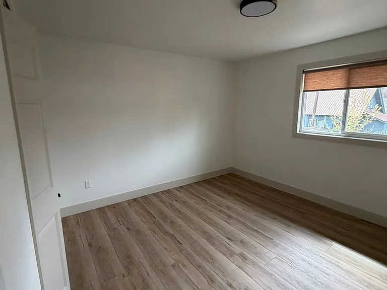 218 W Nevada St — Photo 19