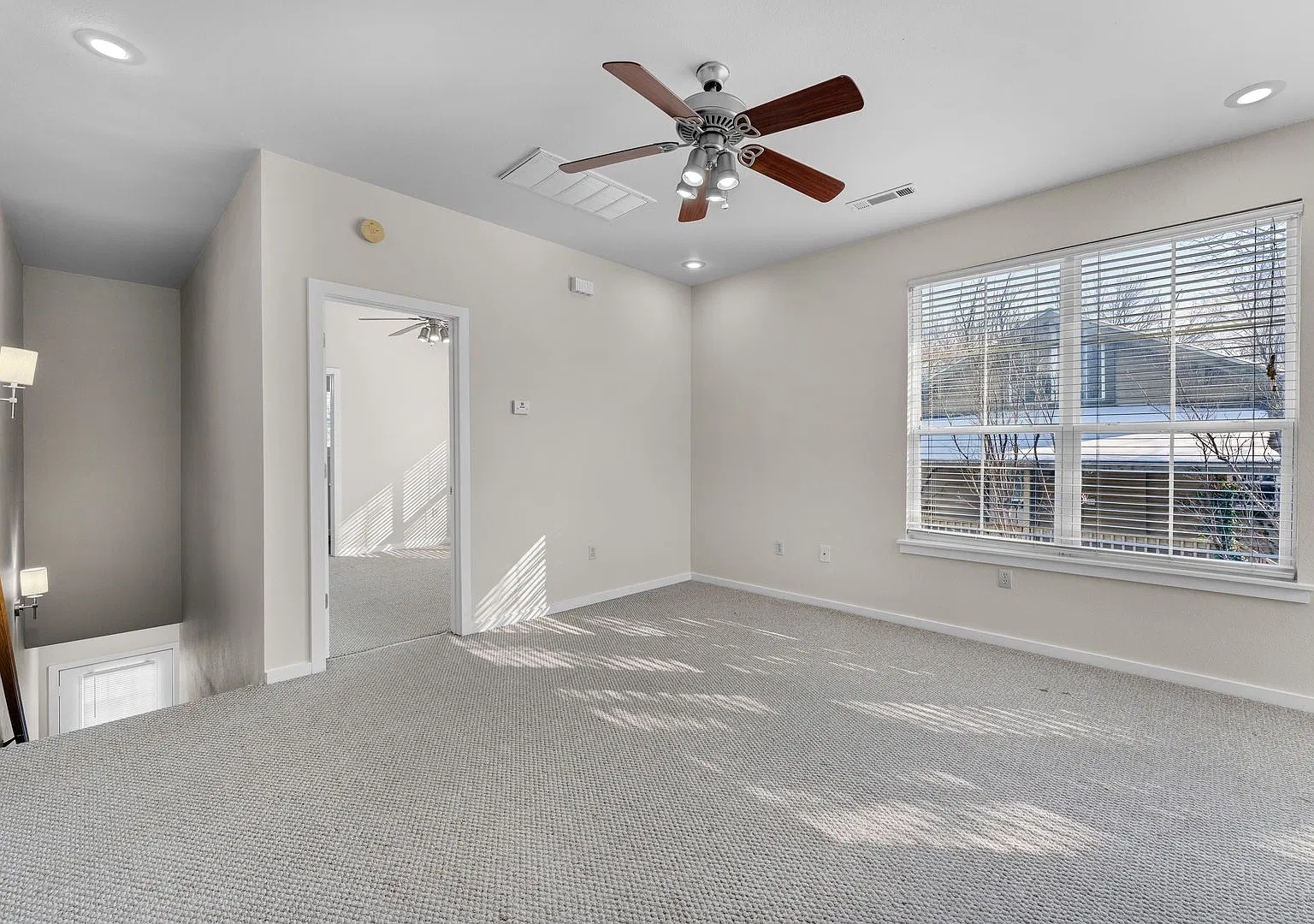 40 E Maple Street #2 Fayetteville, Ar- 1 Bedroom / 1 Bathroom Apartment - Ask About Our Cashless ... — Photo 4
