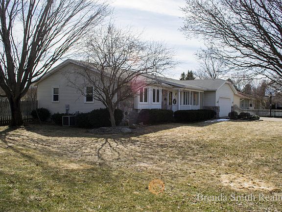 3rd image of 1804 Pleasantwood Dr