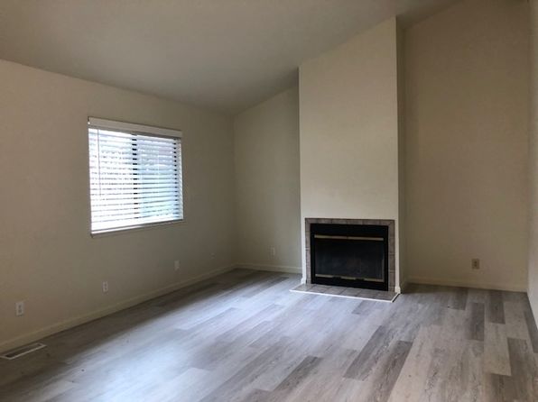42 Pine Tree Cir
