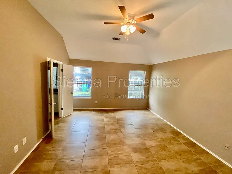 209 N Blue Ridge Pkwy — Photo 13
