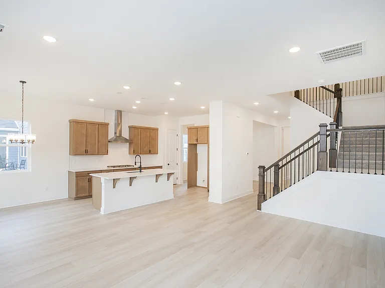 1735 Allwood Ave — Photo 2