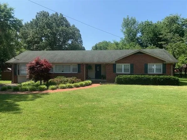1004 Oak Dr, Manchester, TN 37355