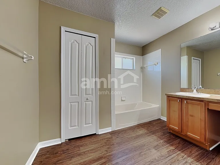 1907 Seatonham St — Photo 12