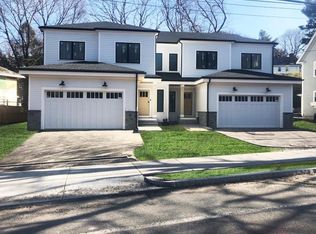 962 Walnut St #B, Newton Highlands, MA 02461