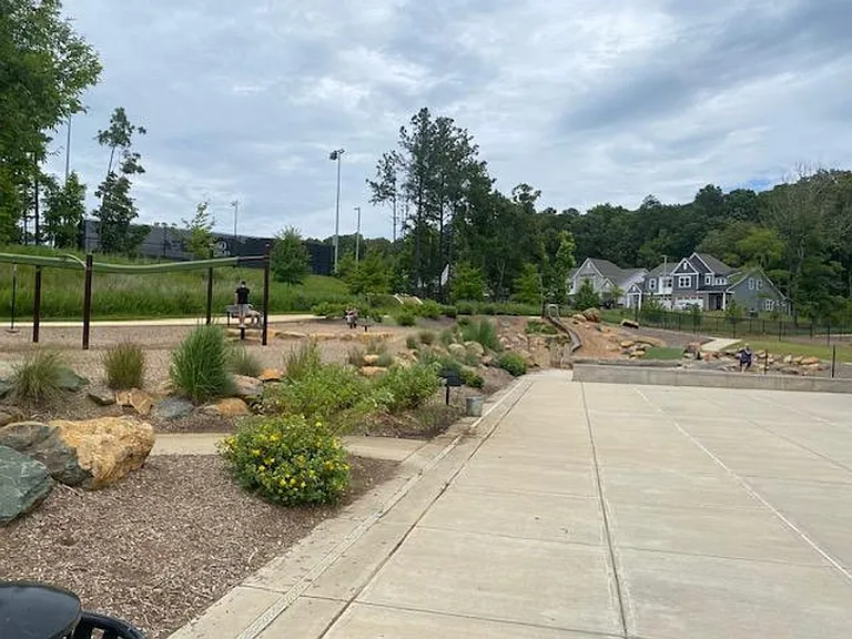 686 Vine Pkwy — Photo 25