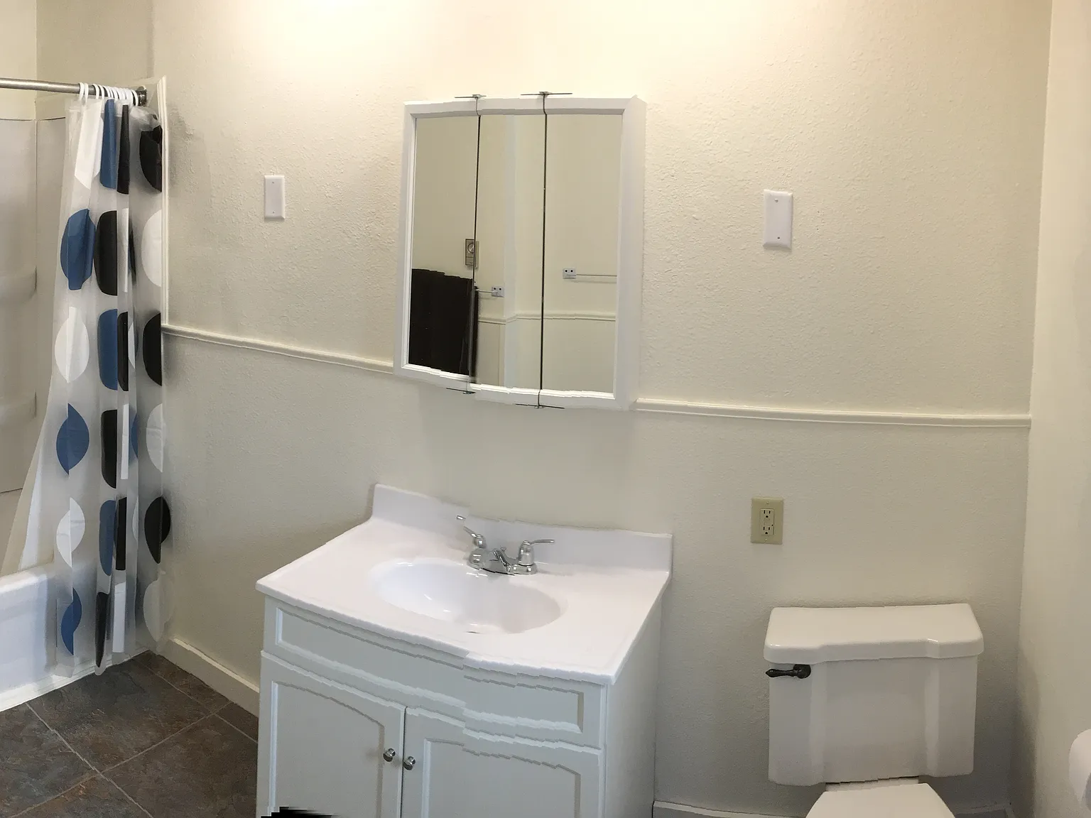 6 bed, $2,670 — Photo 4