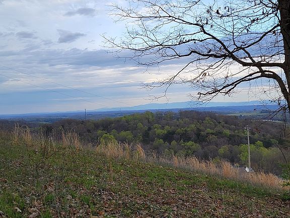 4th image of 58 Scenic View Dr