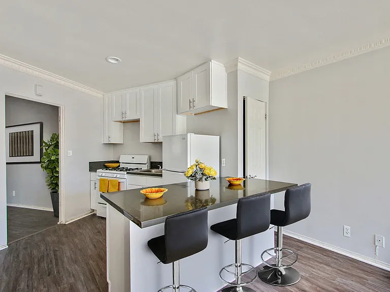 Levering Apartments — Photo 25