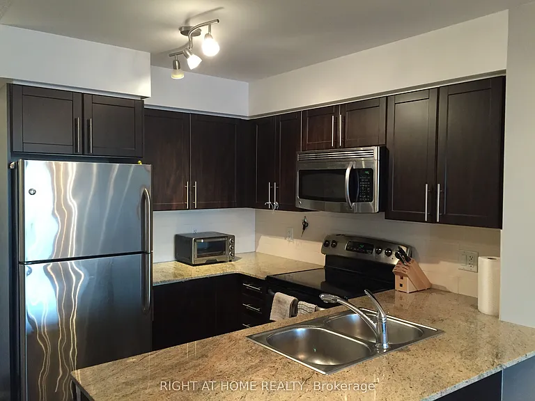 2191 Yonge St #2010 — Photo 6