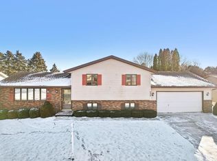 808 Presidio Dr, Waunakee, WI 53597