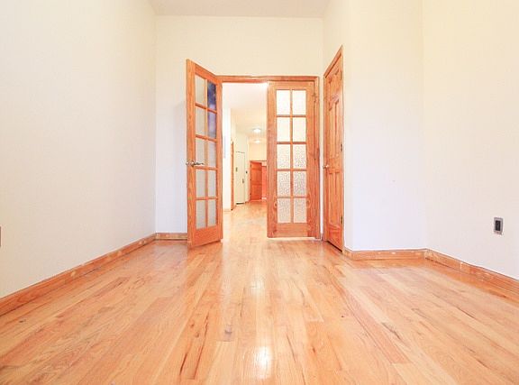 5th image of 135 Rogers Ave #3LR