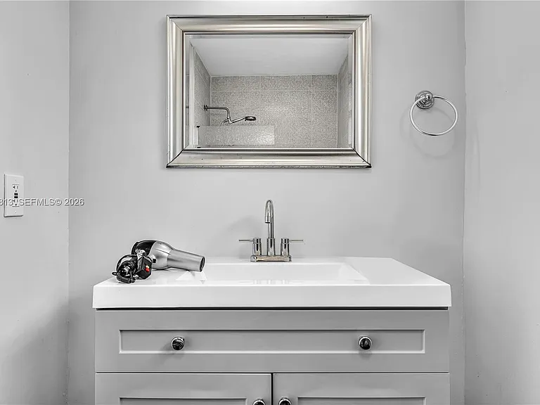 10002 E Bay Harbor Dr #6 — Photo 24