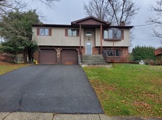 8 O'Sullivan Ln, Monroe, NY 10950