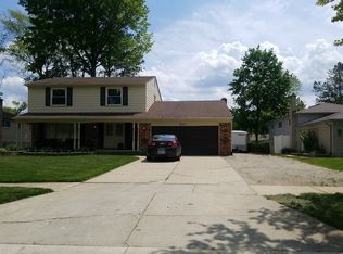 19315 Red Maple Ct, Southfield, MI