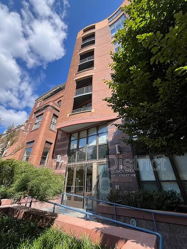 2 bed, 2.0 bath, 954 sqft, $3,300 — Photo 1