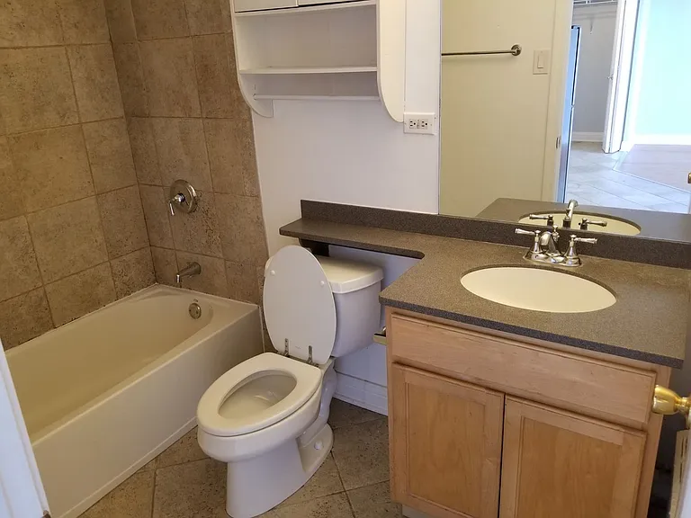 4180 Marine Terrace Apartments — Photo 191