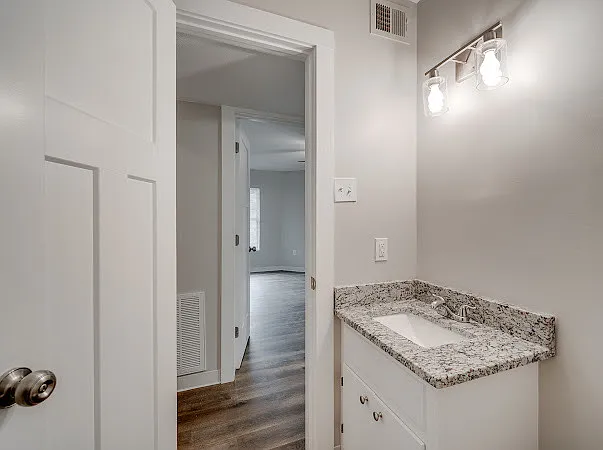 1313 Elm St #1 — Photo 10