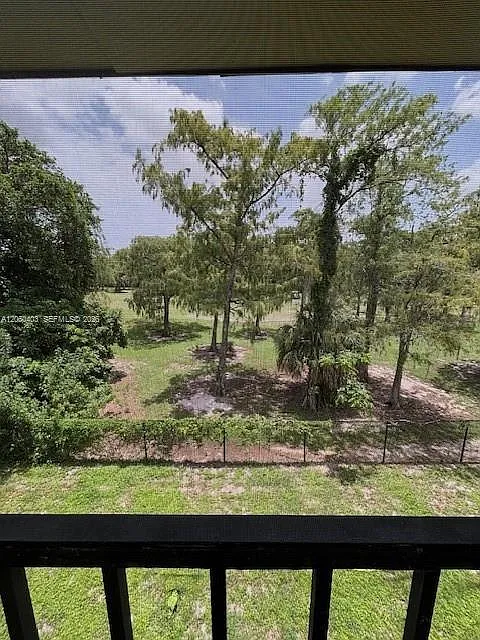 Versailles Gardens Condo — Photo 1