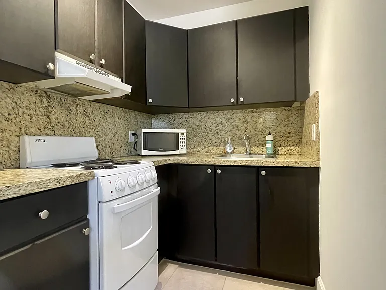 335 Georgia St — Photo 1