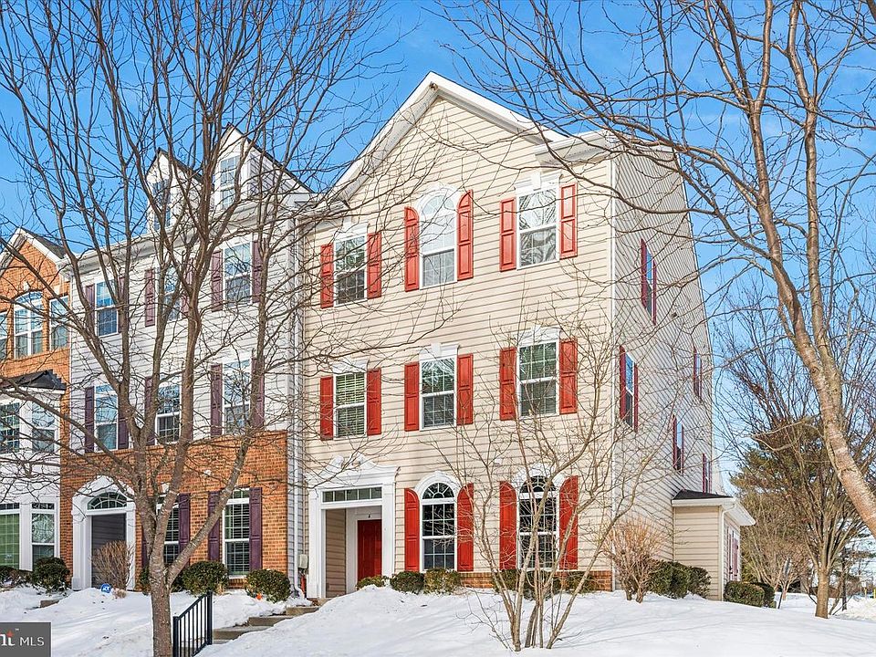 1st image of 4 Eagle Ln