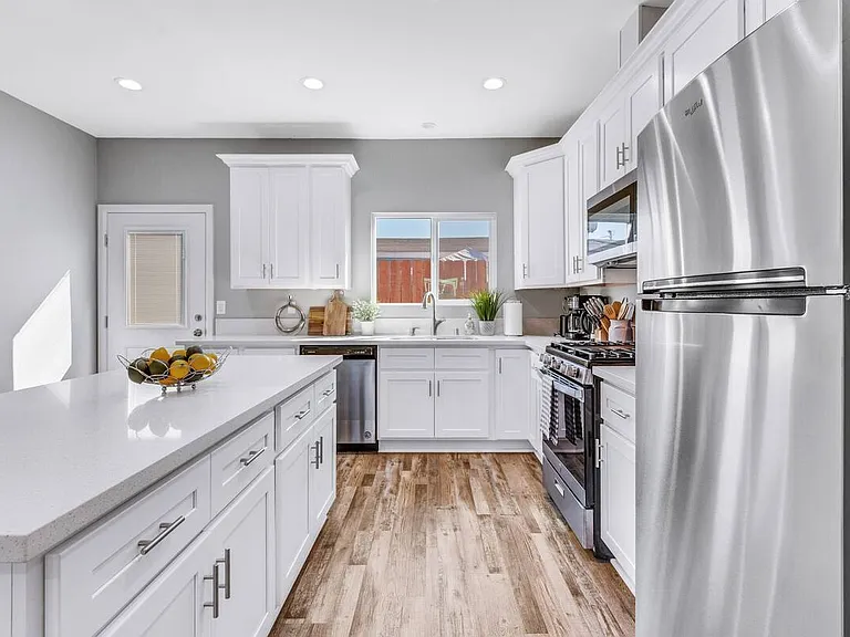 14415 Pontlavoy Ave — Photo 14