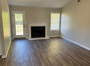 20 Lexington Dr, Grantville, GA 30220