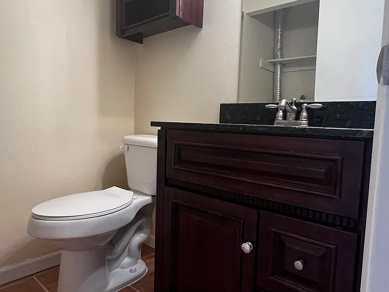147 Larchwood Ct — Photo 9