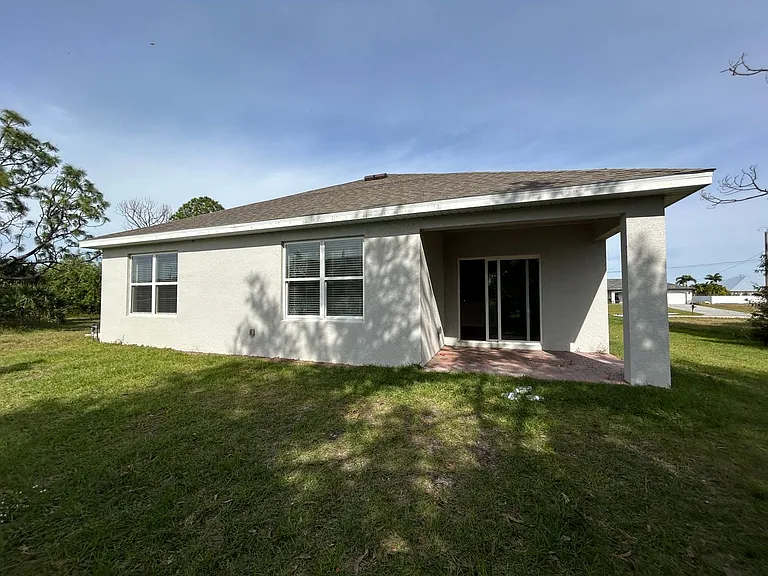 1630 NW 11th Ter — Photo 15