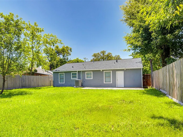 8921 Oak Knoll Ln — Photo 14