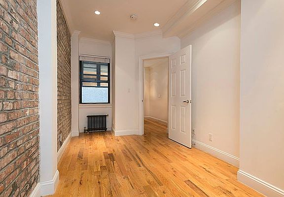 4th image of 227 E 89th St #1F