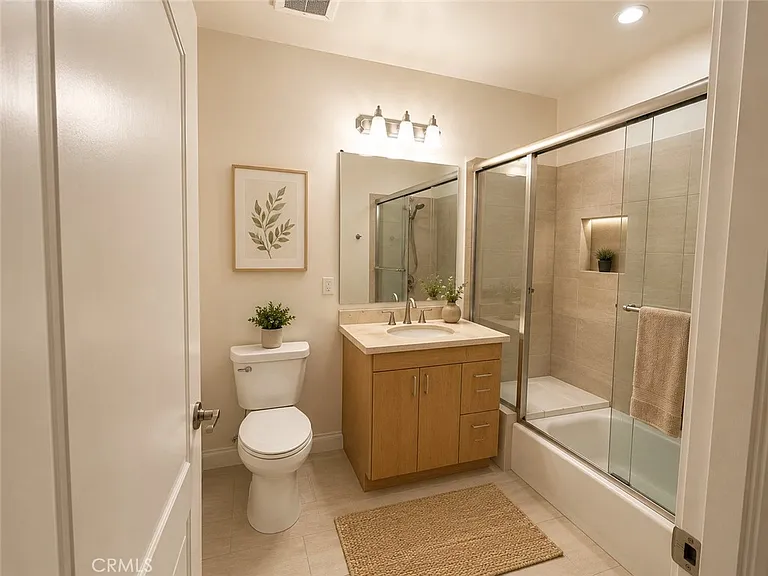 917 S New Hampshire Ave #315 — Photo 4