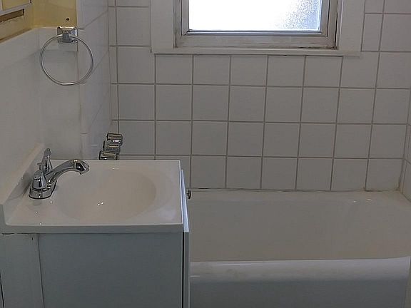 3rd image of 808 N Main St APT 303