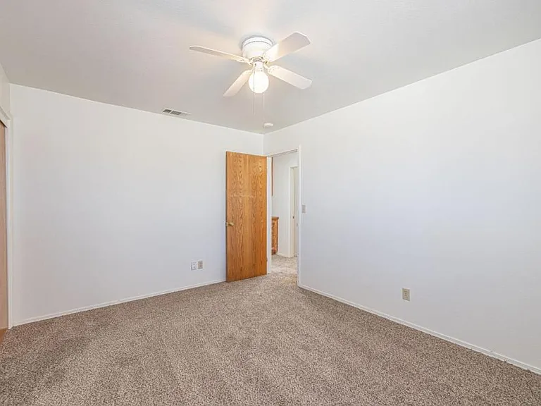 6940 Quezon Ave — Photo 20