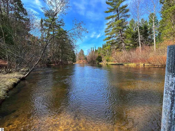 5587 W Pine Bend Rd, Frederic, MI 49733