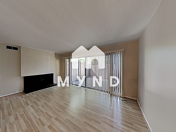 5th image of 733 Woodside Ln E Unit 7