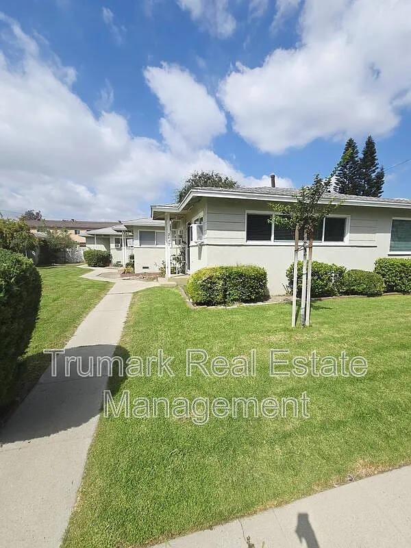 1 bed, 1.0 bath, $2,100 — Photo 1