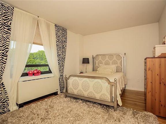 5th image of 11624 Grosvenor Ln APT 5A
