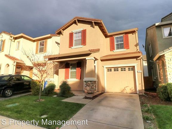 3rd image of 2485 Huckleberry Cir