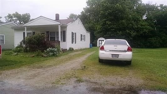 2nd image of 614 S Hutchinson Ave
