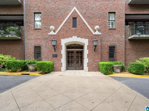 516 Olde English Ln #516, Birmingham, AL 35223