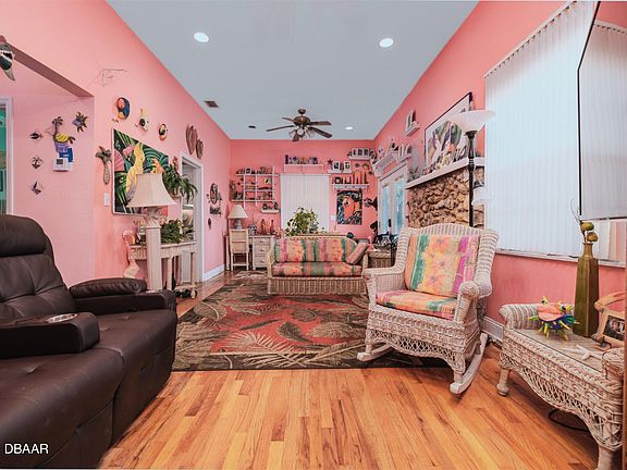 4th image of 718 Riverside Dr